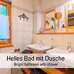 Huettenchalet Waldschatz Mit Sauna, Kamin Und Eingezaeunt *