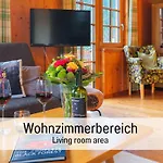 Huettenchalet Waldschatz Mit Sauna, Kamin Und Eingezaeunt * Alpirsbach