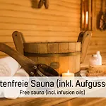 Huettenchalet Waldschatz Mit Sauna, Kamin Und Eingezaeunt * Alpirsbach